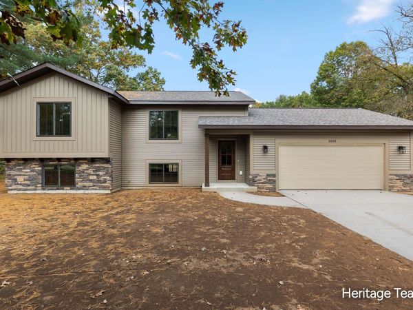 5395 Reveille Road, Fennville, MI 49408