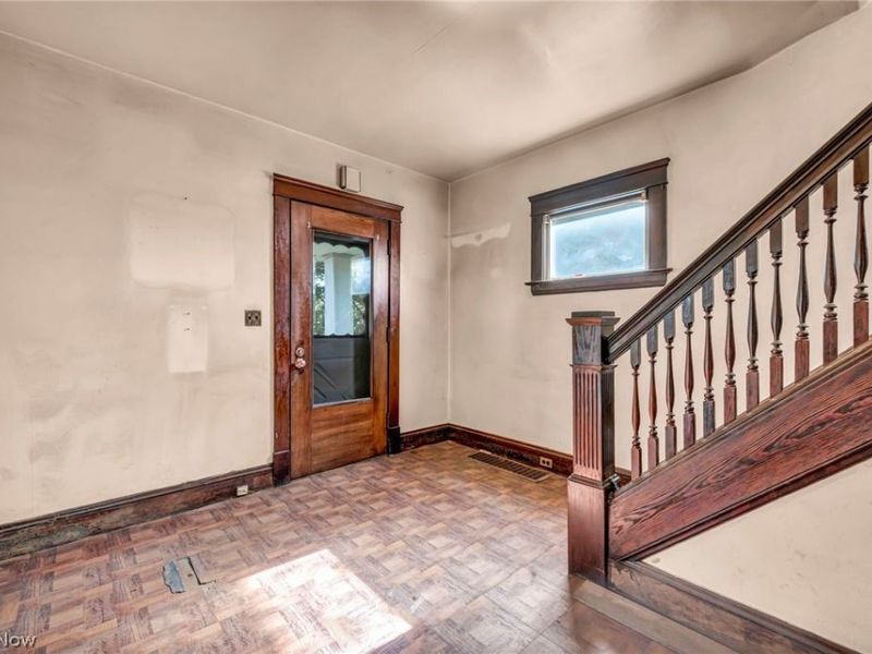 3900 E 42nd Street, Newburgh Heights, OH 44105 Photo 8
