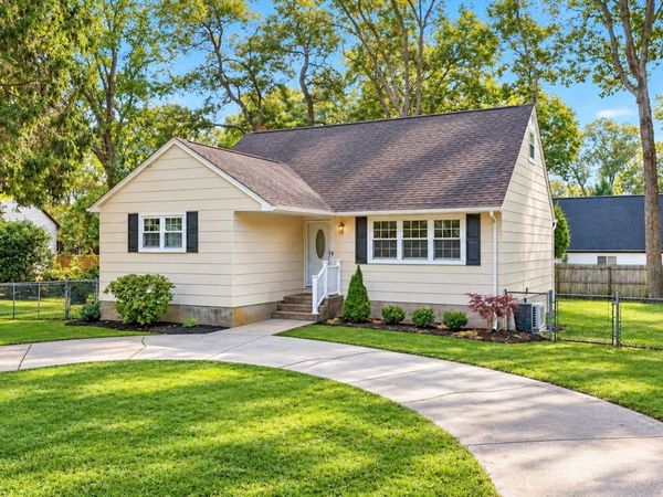 124 Officials Avenue , Holbrook, NY 11741