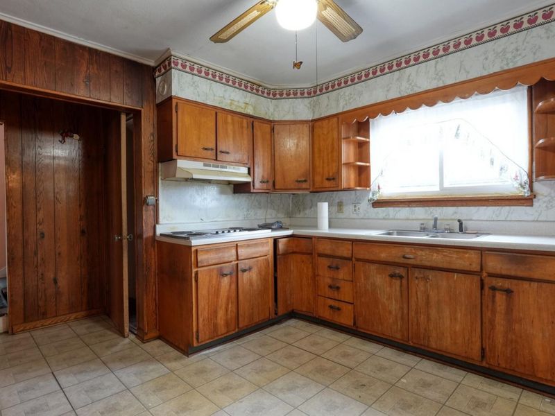 1870 Friendship Drive , New Concord, OH 43762 Photo 7