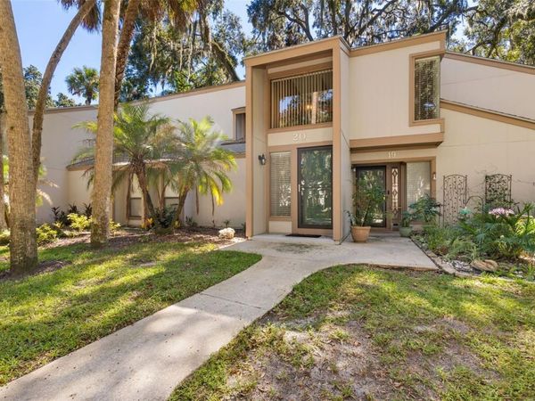 20 MID OAKS CIRCLE , PALM COAST, FL 32137