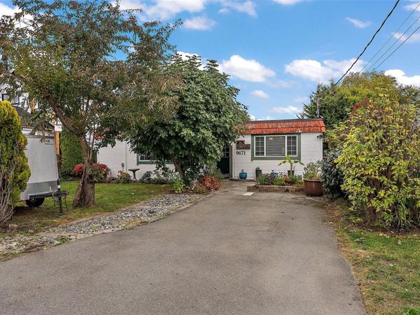 9671 Sixth St , Sidney, BC V8L 2W4