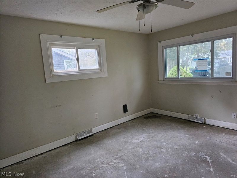 925 West Drive, Sheffield, OH 44054 Photo 11