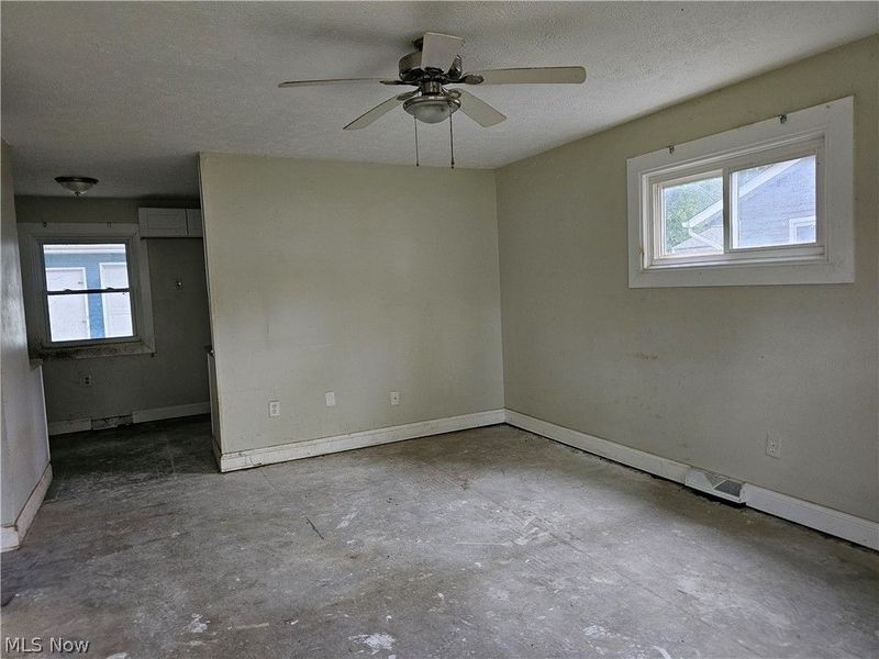 925 West Drive, Sheffield, OH 44054 Photo 4