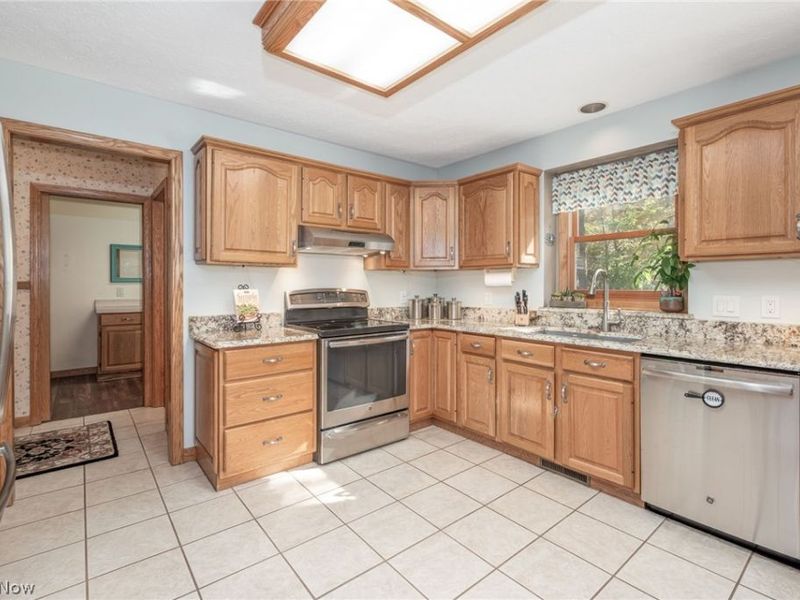 215 Cheltenham Lane, Munroe Falls, OH 44262 Photo 14