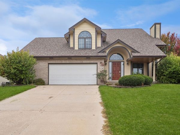 6704 Three Lakes Parkway, Des Moines, IA 50320