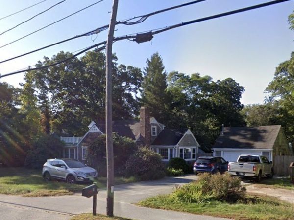 84 Main St, Mashpee, MA 02649