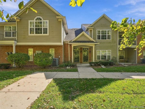 11351 N Woods Drive, Shelby Township, Mi 48317