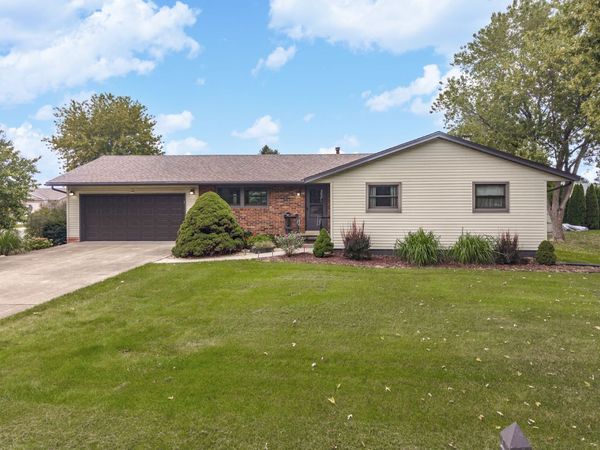 114 Boulder Drive , Gridley, IL 61744
