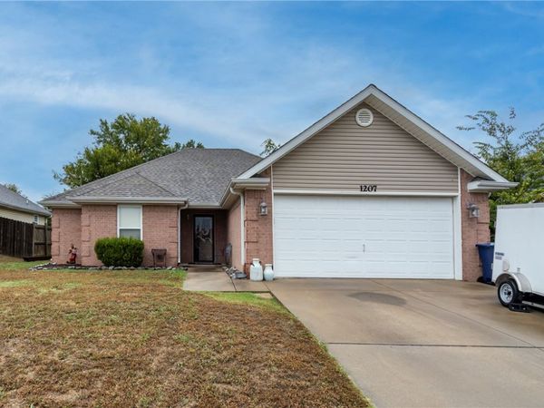 1207 E Ken Leach , Siloam Springs, AR 72761