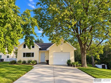 2018 1ST Avenue, Plattsmouth, NE 68048