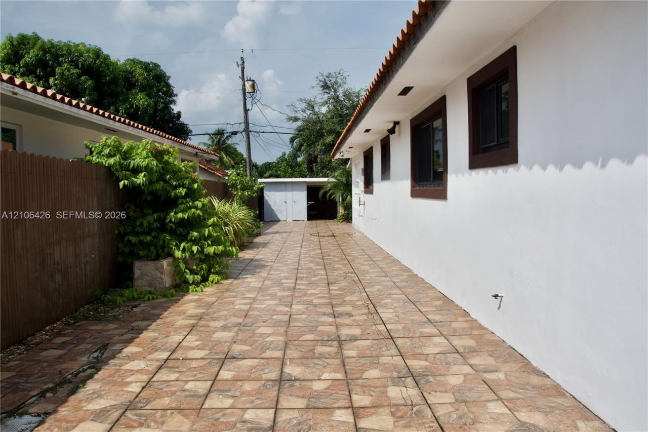 75 W 50th St , Hialeah, FL 33012 Photo