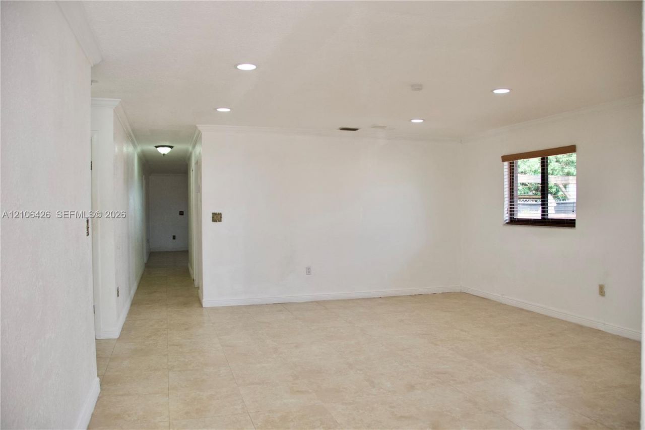75 W 50th St , Hialeah, FL 33012 Photo