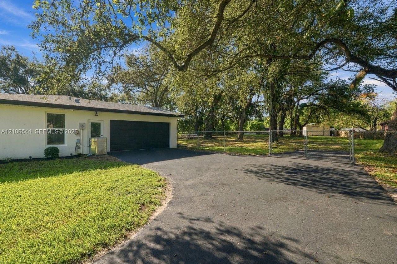 15700 SW 264th St, Homestead, FL 33031 Photo