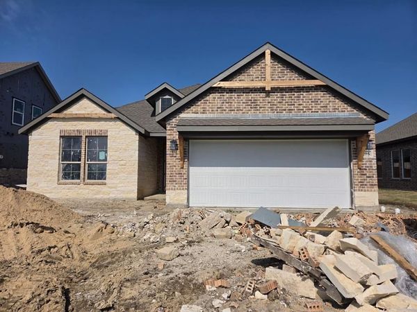 808 Silverleaf Drive, Ennis, TX 75119