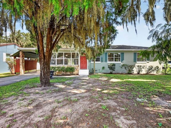 1610 PARK DRIVE , LEESBURG, FL 34748