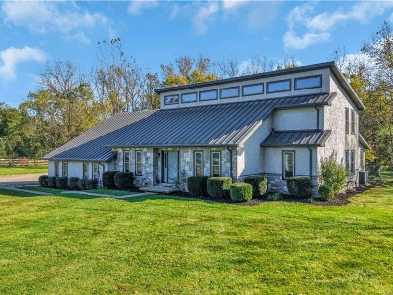 10877 Mill Street Avenue SW, Pataskala, OH 43062 Photo 2