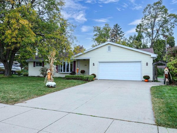 530 W CAPITOL DRIVE, Appleton, WI 54911
