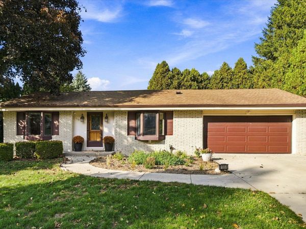 1608 Willow Ct, Grafton, WI 53024