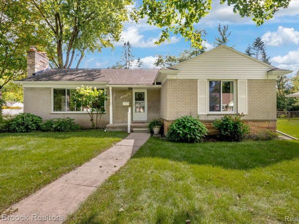 17825 Kinross Avenue , Beverly Hills Village, Mi 48025