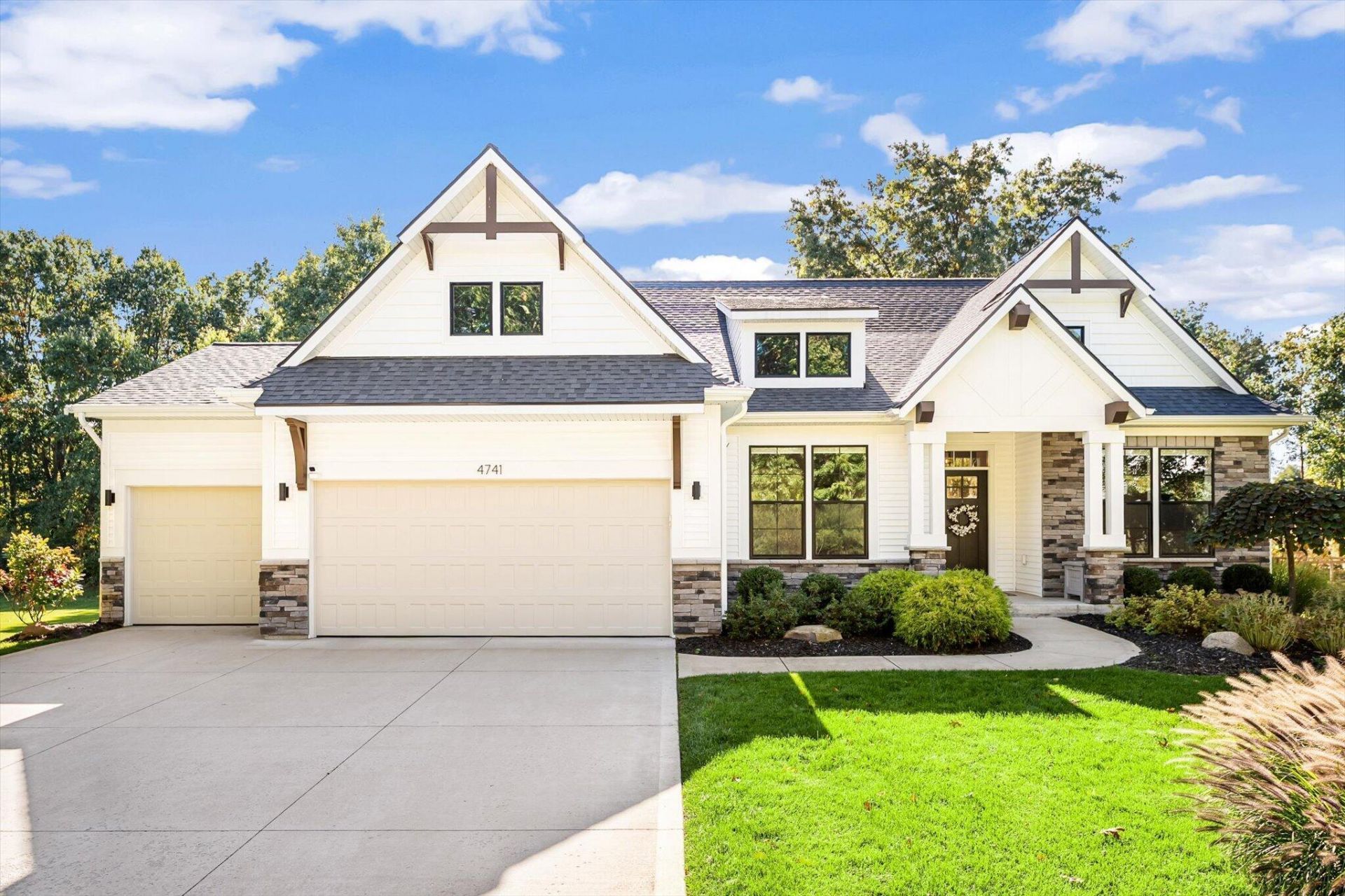4741 Harbor View Drive Se, Grand Rapids, MI 49512 Main Photo