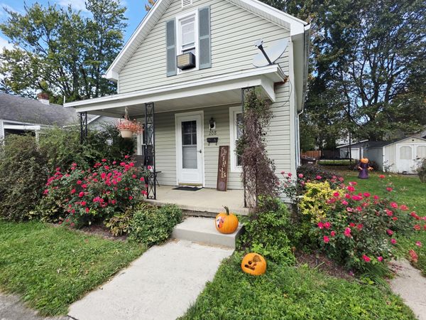 208 W Montford Avenue, Ada, OH 45810