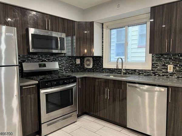 47 Smith St, Unit 1L, Newark, NJ 07106