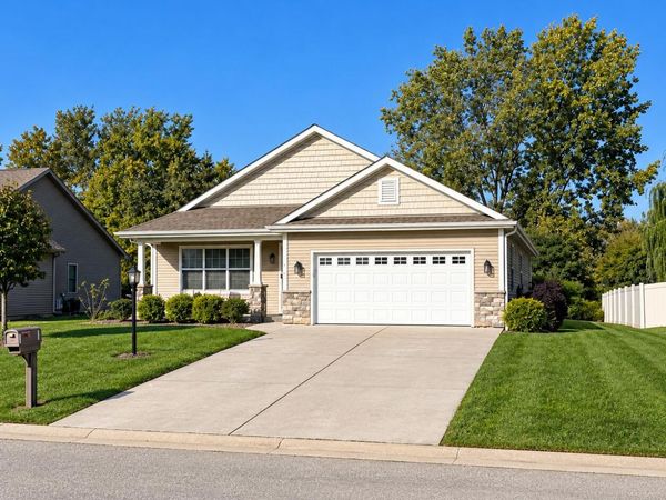 612 Fox Run Ln, Mount Pleasant, WI 53406