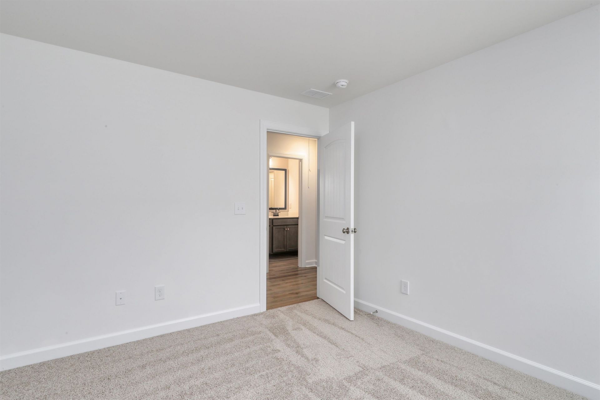 245 Brown Bear Dr  Photo 32