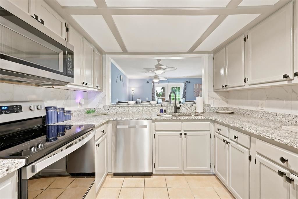951 Plantation Dr.  Photo 6