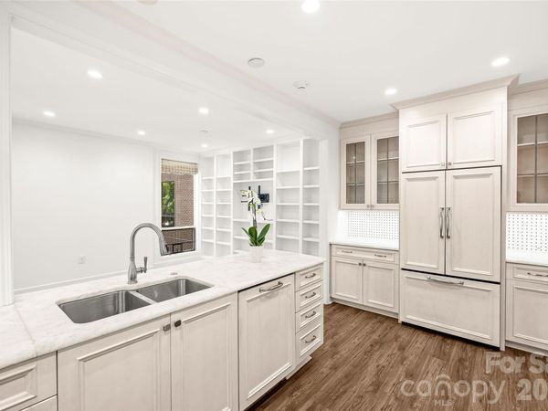 922 Cherokee Road , Charlotte, NC 28207