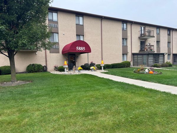 5885 Beechcroft Road, Unit 218, Columbus, OH 43229
