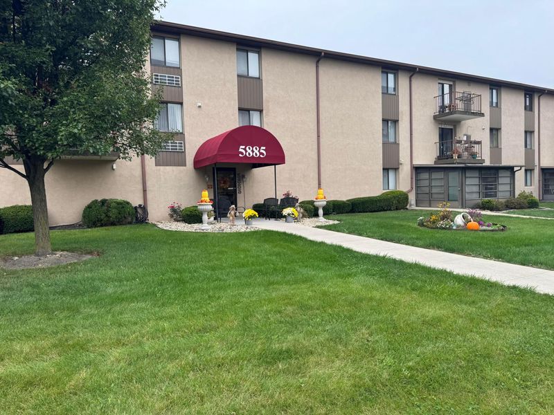 5885 Beechcroft Road, Unit 218, Columbus, OH 43229 Photo 1
