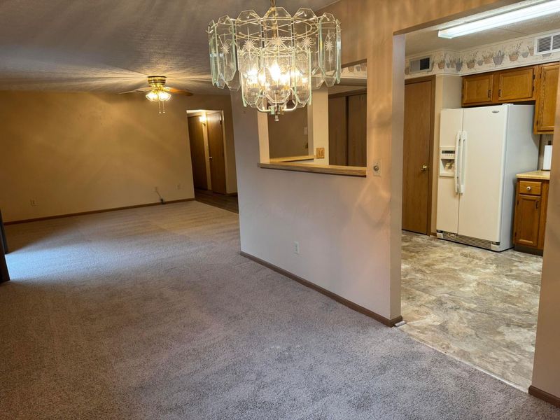 5885 Beechcroft Road, Unit 218, Columbus, OH 43229 Photo 12
