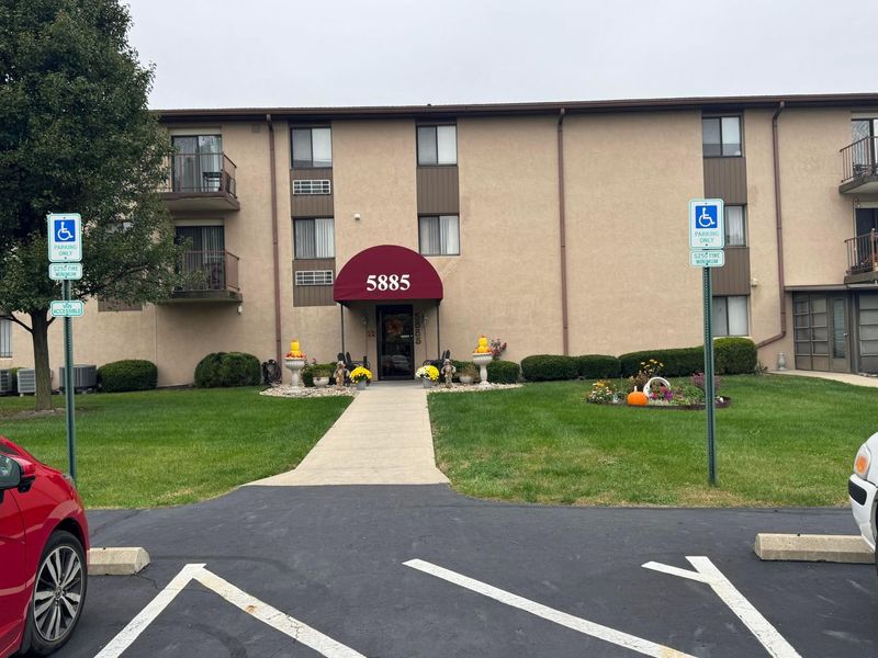5885 Beechcroft Road, Unit 218, Columbus, OH 43229 Photo 2