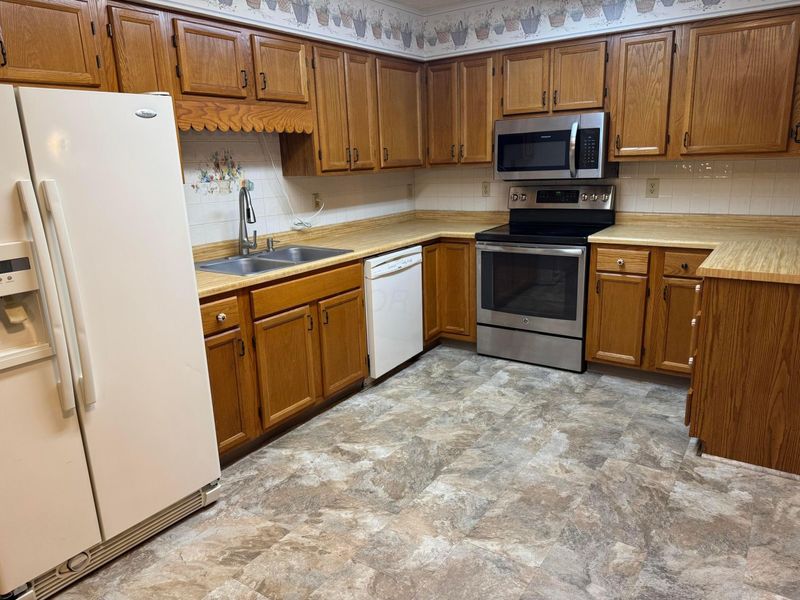5885 Beechcroft Road, Unit 218, Columbus, OH 43229 Photo 8