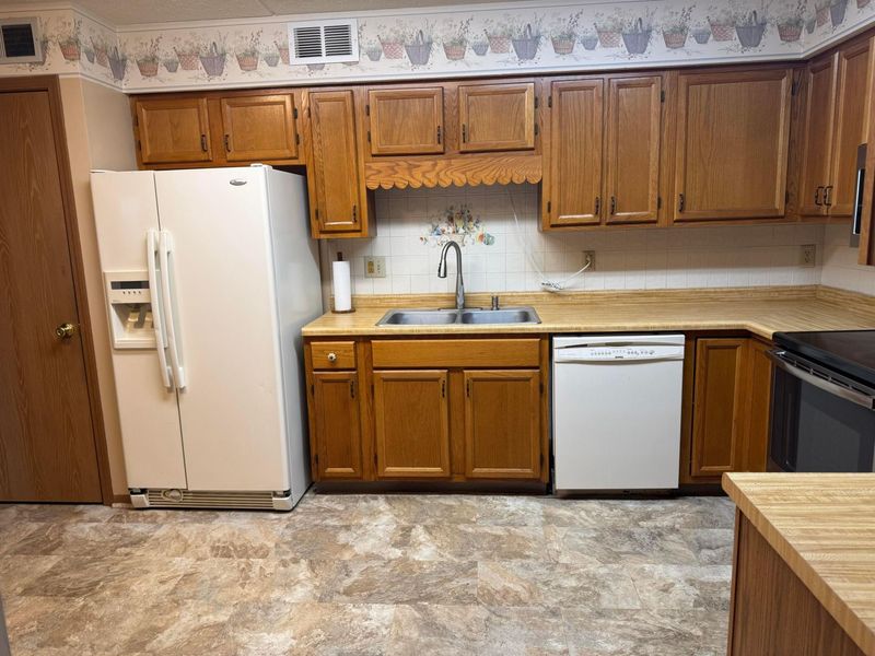 5885 Beechcroft Road, Unit 218, Columbus, OH 43229 Photo 9
