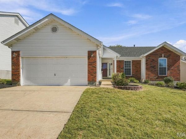 2116 Riding Spur Drive, Maryland Heights, MO 63146