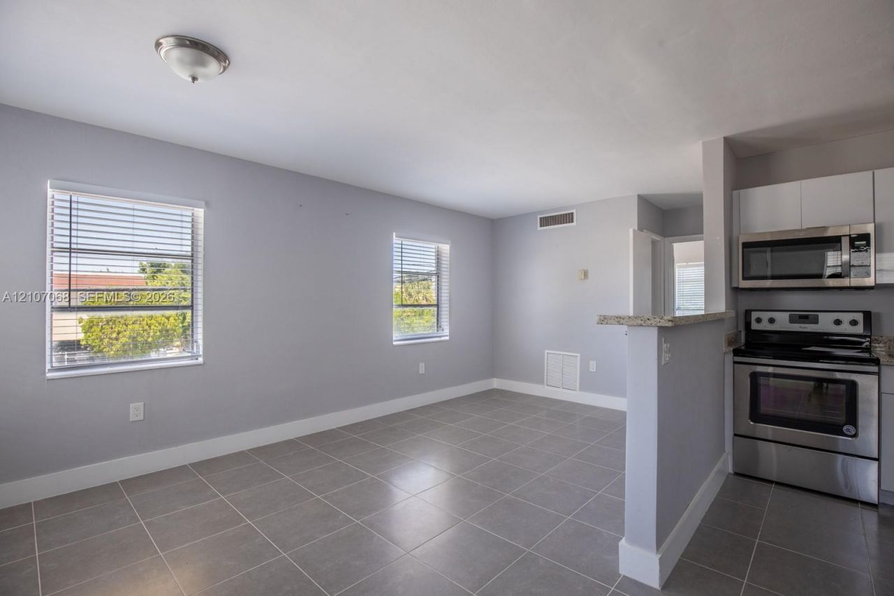 1960 NE 161st St, Unit 104, North Miami Beach, FL 33162 Photo