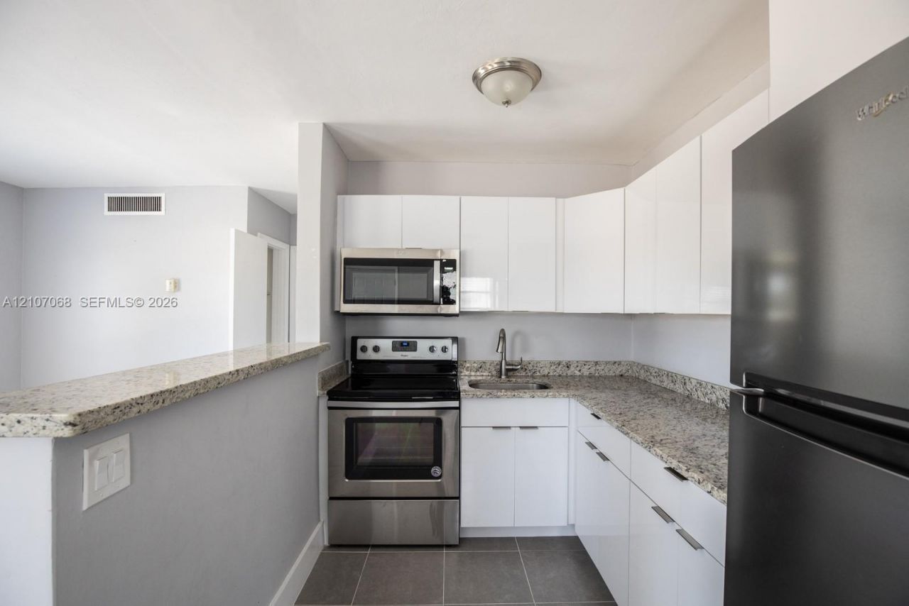 1960 NE 161st St, Unit 104, North Miami Beach, FL 33162 Photo