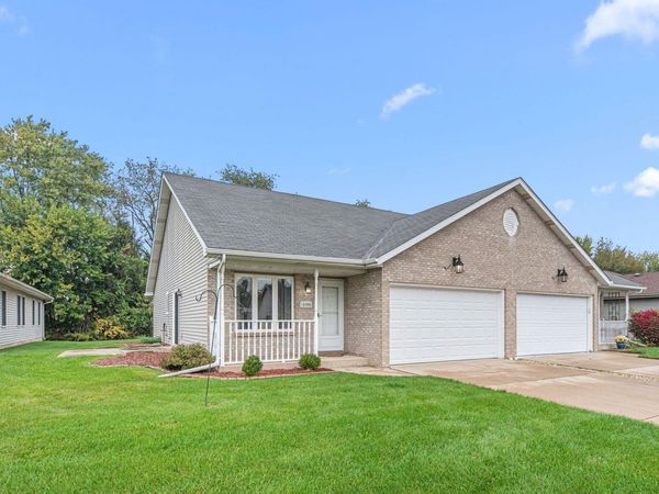 496 Hidden Oak Drive , Hobart, IN 46342