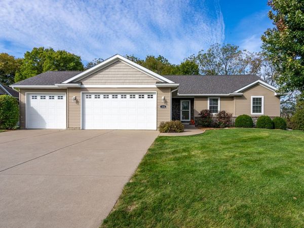 116 Fenceline Drive , Blue Grass, IA 52726
