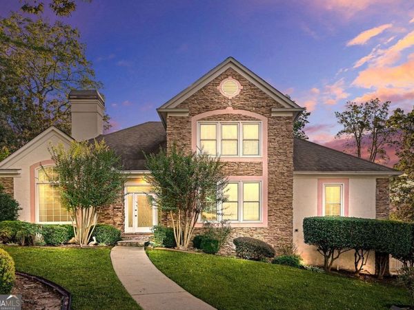 221 Hawick Lane, Mcdonough, GA 30253