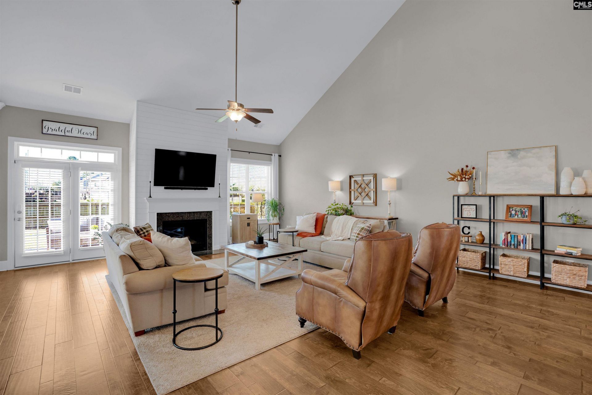 70 Wynterhall Court  Photo 22