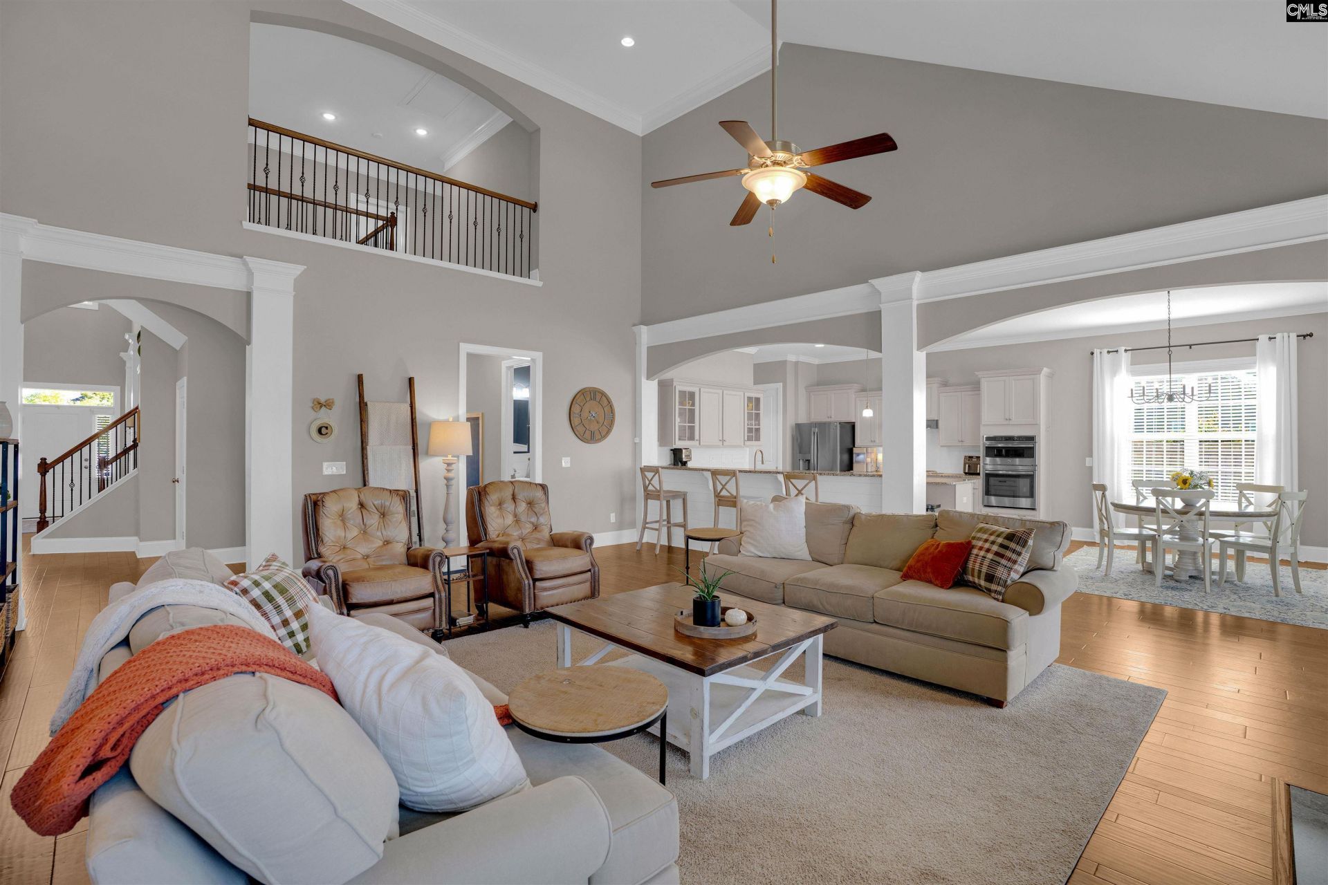 70 Wynterhall Court  Photo 24