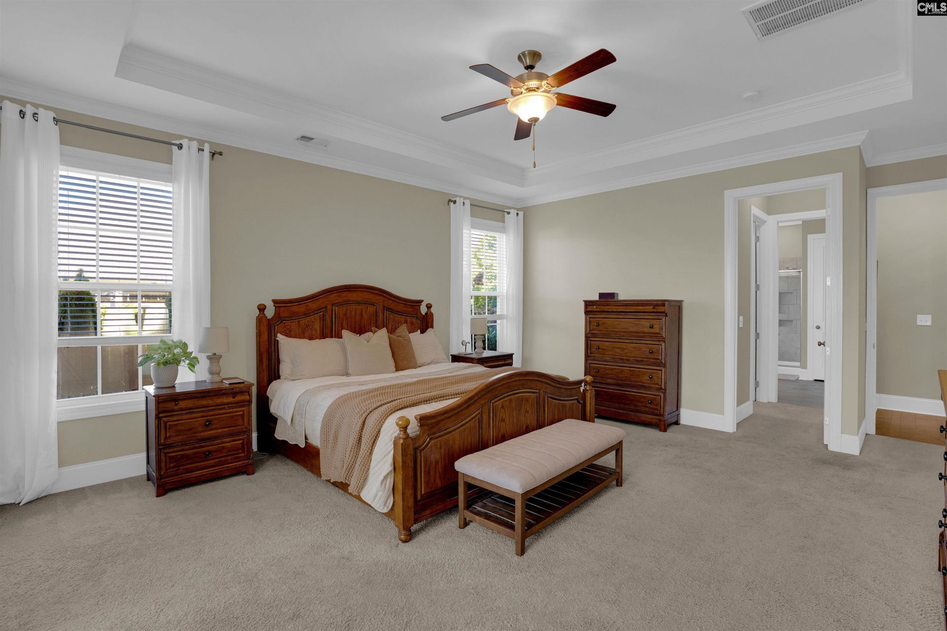 70 Wynterhall Court  Photo 35