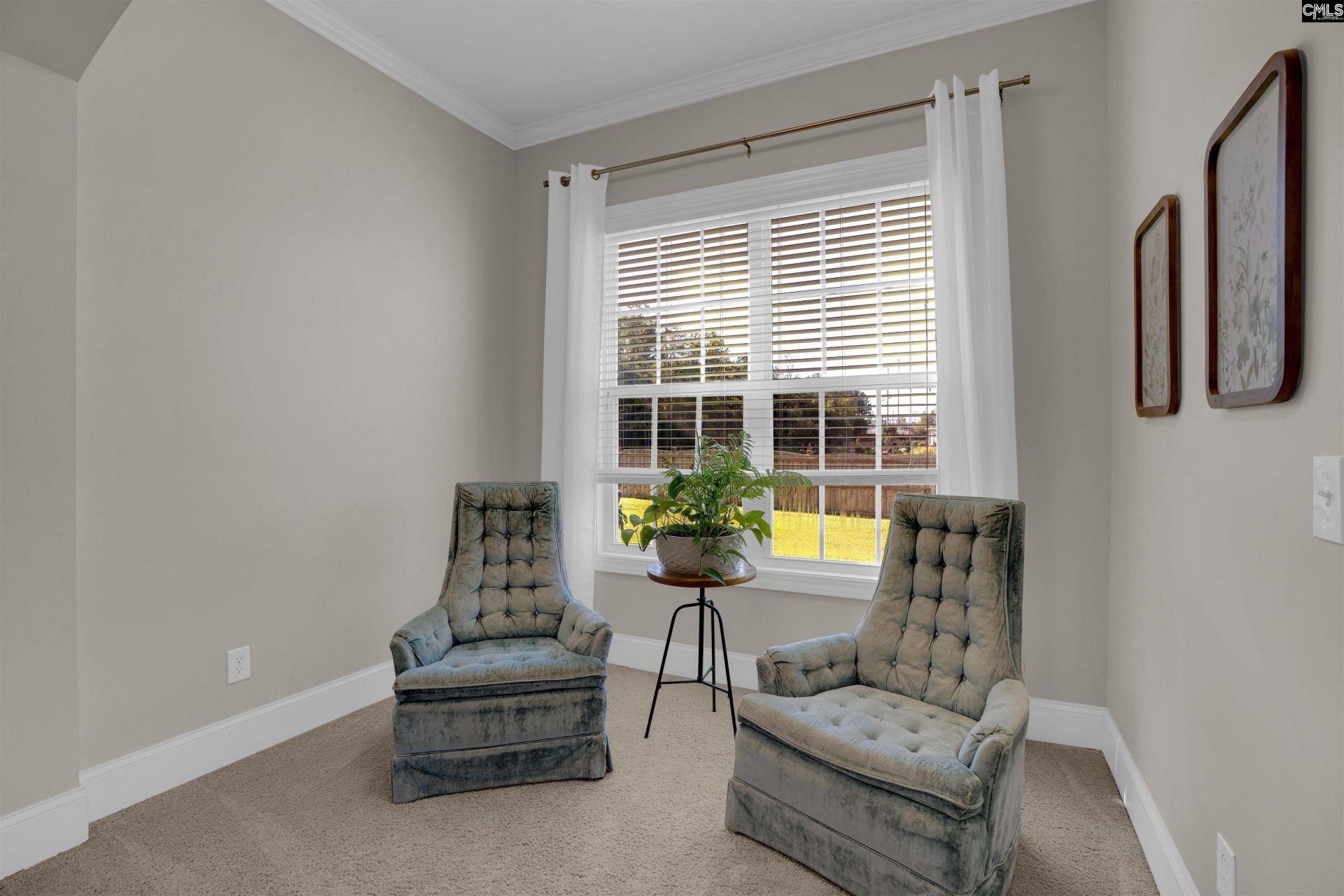 70 Wynterhall Court  Photo 36