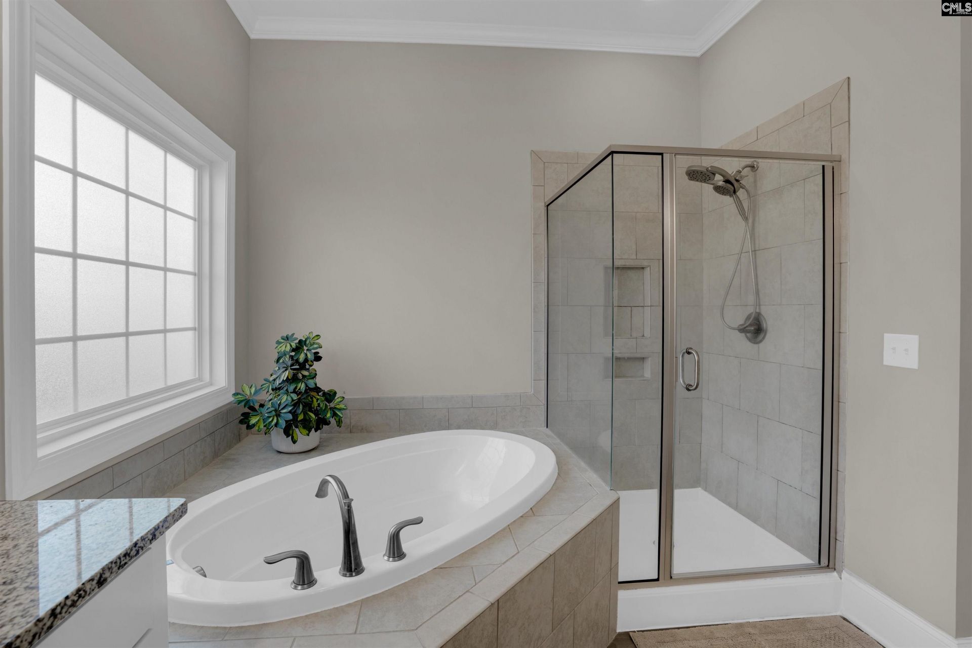 70 Wynterhall Court  Photo 39