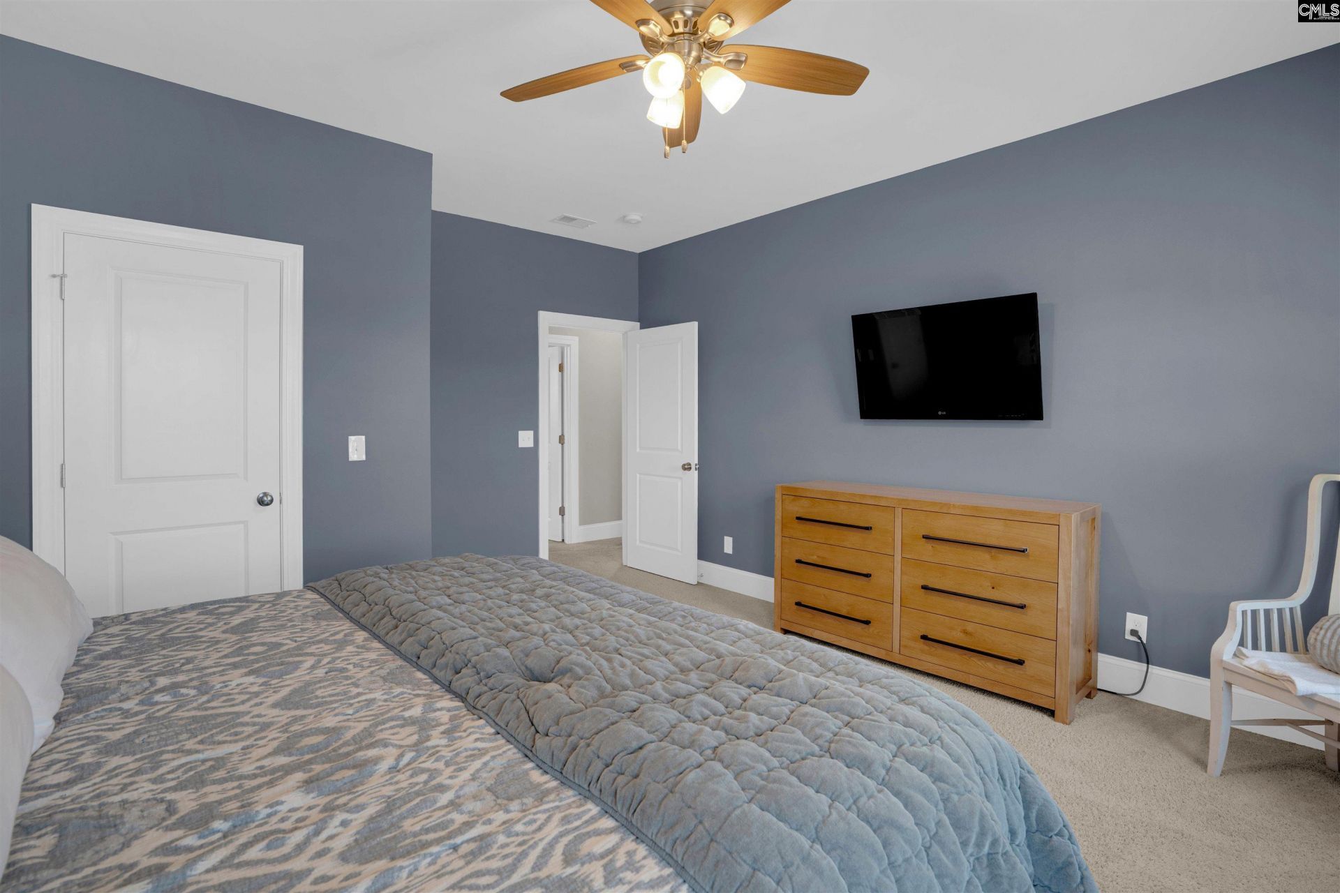 70 Wynterhall Court  Photo 50