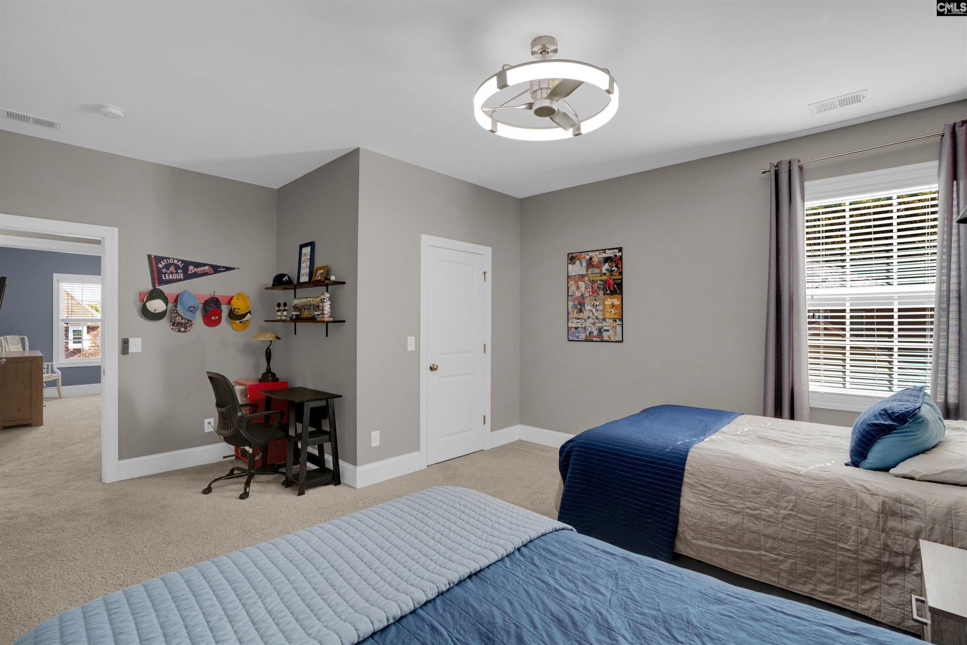 70 Wynterhall Court Photo 54